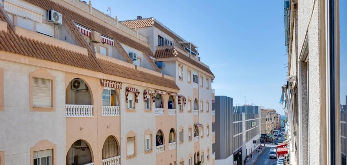 Acogedor apartamento de 2 dormitorios en Torrevieja a menos de 700 metros de la playa — Foto 2