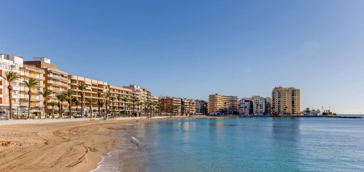 Acogedor apartamento de 2 dormitorios en Torrevieja a menos de 700 metros de la playa — Foto 25