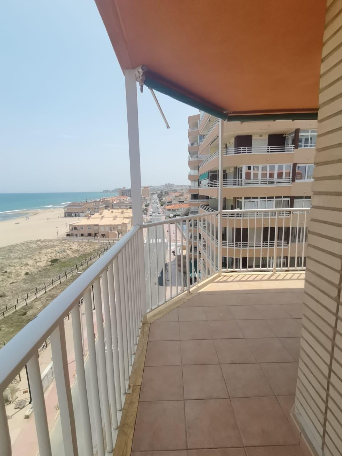 Apartamento en primera línea de playa (La Mata, Torrevieja) — Foto 3