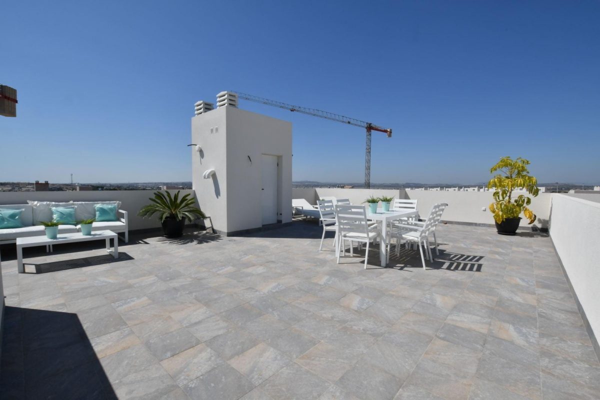 Bungalow con Vistas al Mar y Amplio Solarium en San Miguel de Salinas — Foto 1