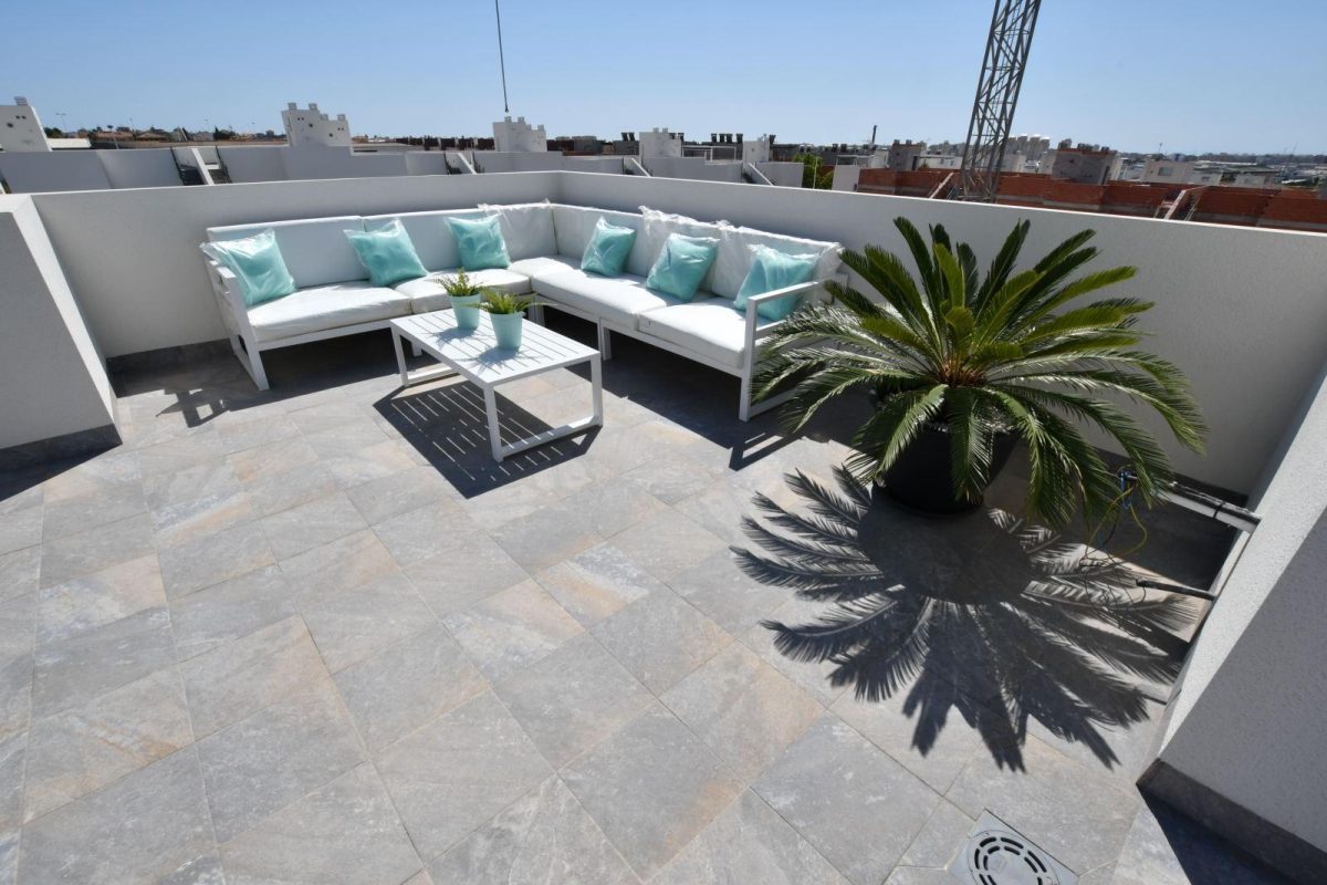 Bungalow con Vistas al Mar y Amplio Solarium en San Miguel de Salinas — Foto 4
