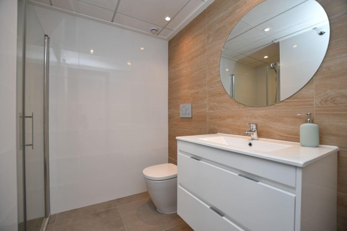 Bungalow con Vistas al Mar y Amplio Solarium en San Miguel de Salinas — Foto 13