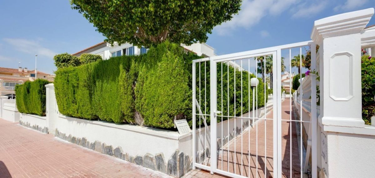 Luminoso apartamento dúplex con terraza y solárium, a 1 km de la playa de La Zenia — Foto 24