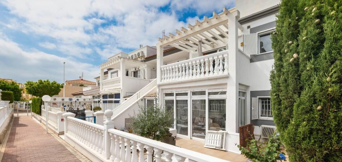 Luminoso apartamento dúplex con terraza y solárium, a 1 km de la playa de La Zenia — Foto 3