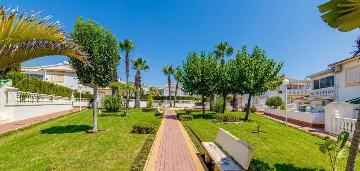 Luminoso apartamento dúplex con terraza y solárium, a 1 km de la playa de La Zenia — Foto 28