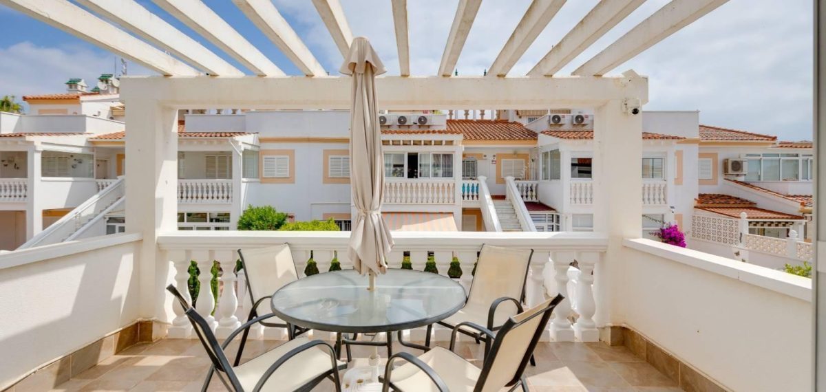 Luminoso apartamento dúplex con terraza y solárium, a 1 km de la playa de La Zenia — Foto 4