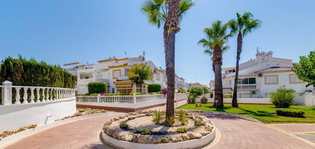 Luminoso apartamento dúplex con terraza y solárium, a 1 km de la playa de La Zenia — Foto 27