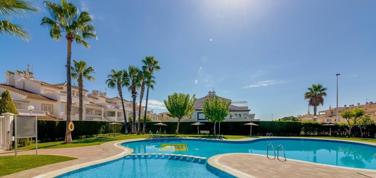Luminoso apartamento dúplex con terraza y solárium, a 1 km de la playa de La Zenia — Foto 26