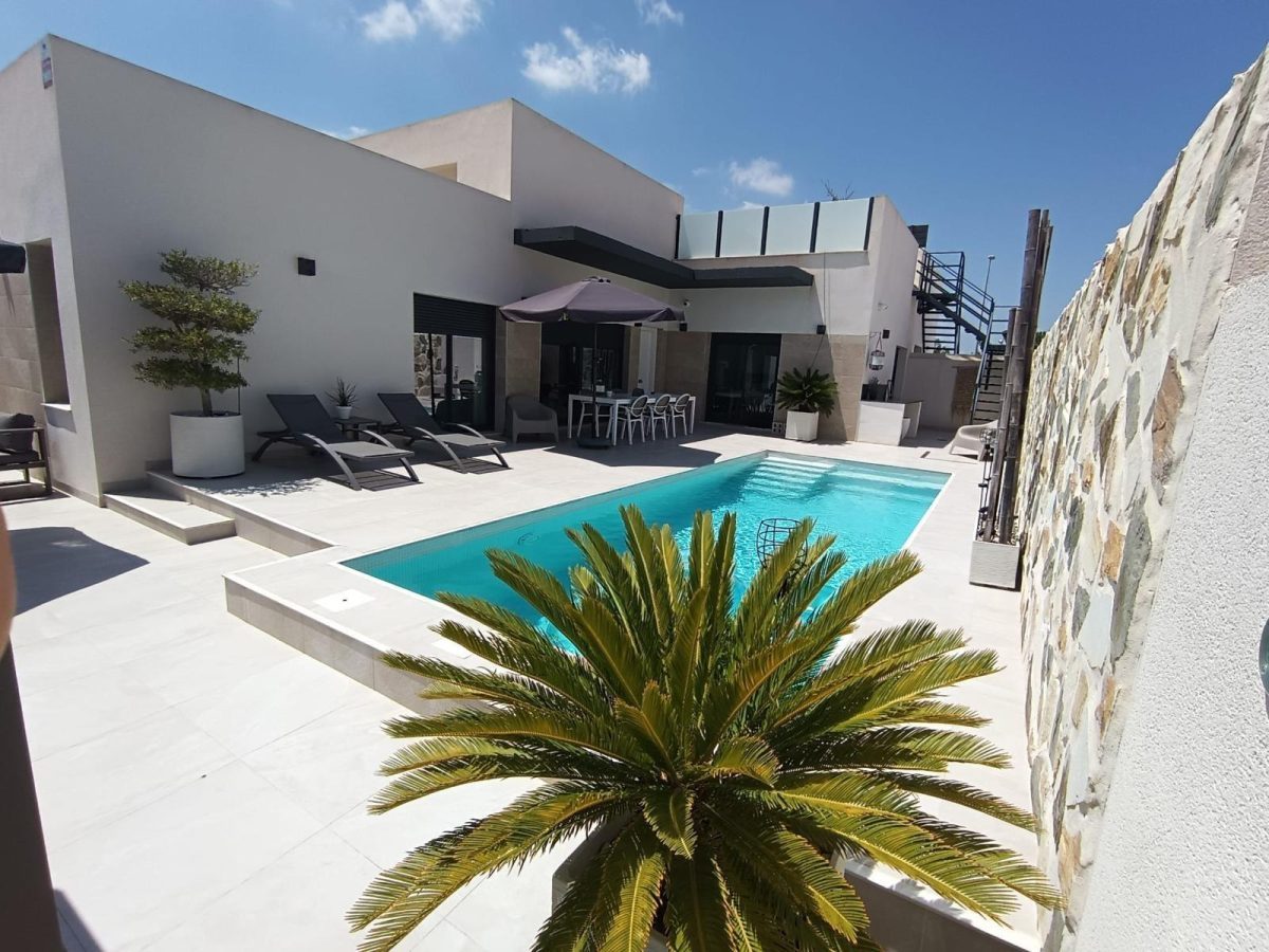 VILLA EN DAYA NUEVA — Foto 1