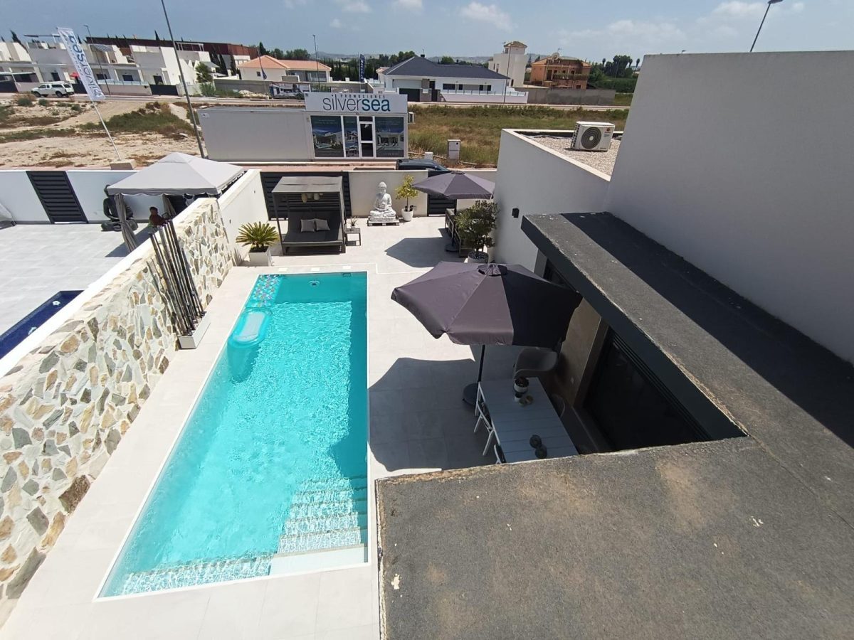 VILLA EN DAYA NUEVA — Foto 8