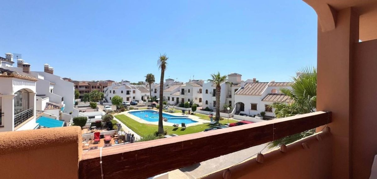 Apartamento junto al campo de golf en Villamartín, Orihuela Costa — Foto 1