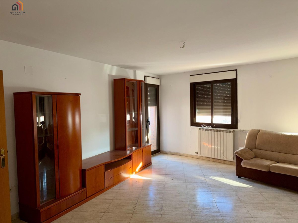 Piso en venta en La Almunia de Doña Godina - 4 hab, piscina — Foto 2
