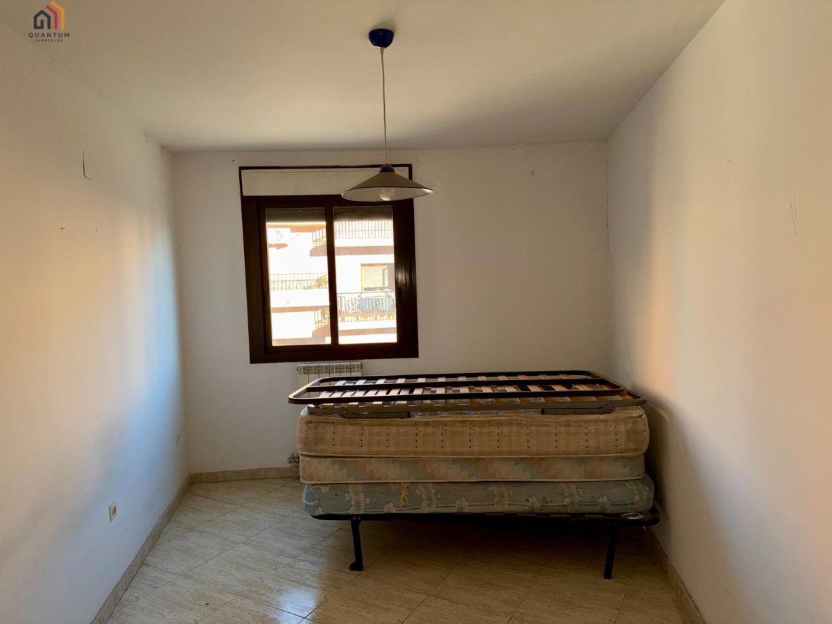 Piso en venta en La Almunia de Doña Godina - 4 hab, piscina — Foto 5