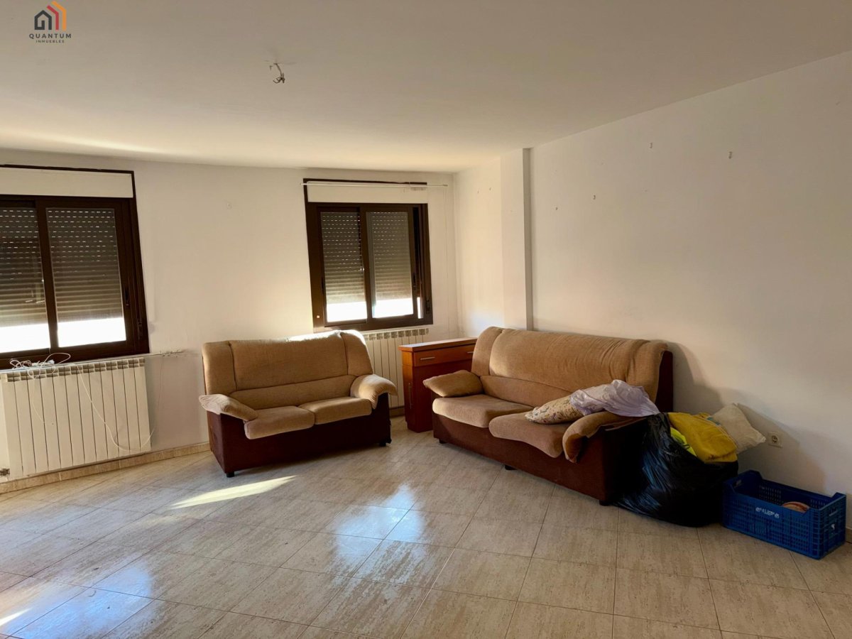 Piso en venta en La Almunia de Doña Godina - 4 hab, piscina — Foto 4