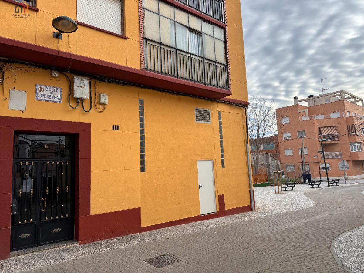 TRASTERO EN VENTA EN BARRIO OLIVER — Foto 2