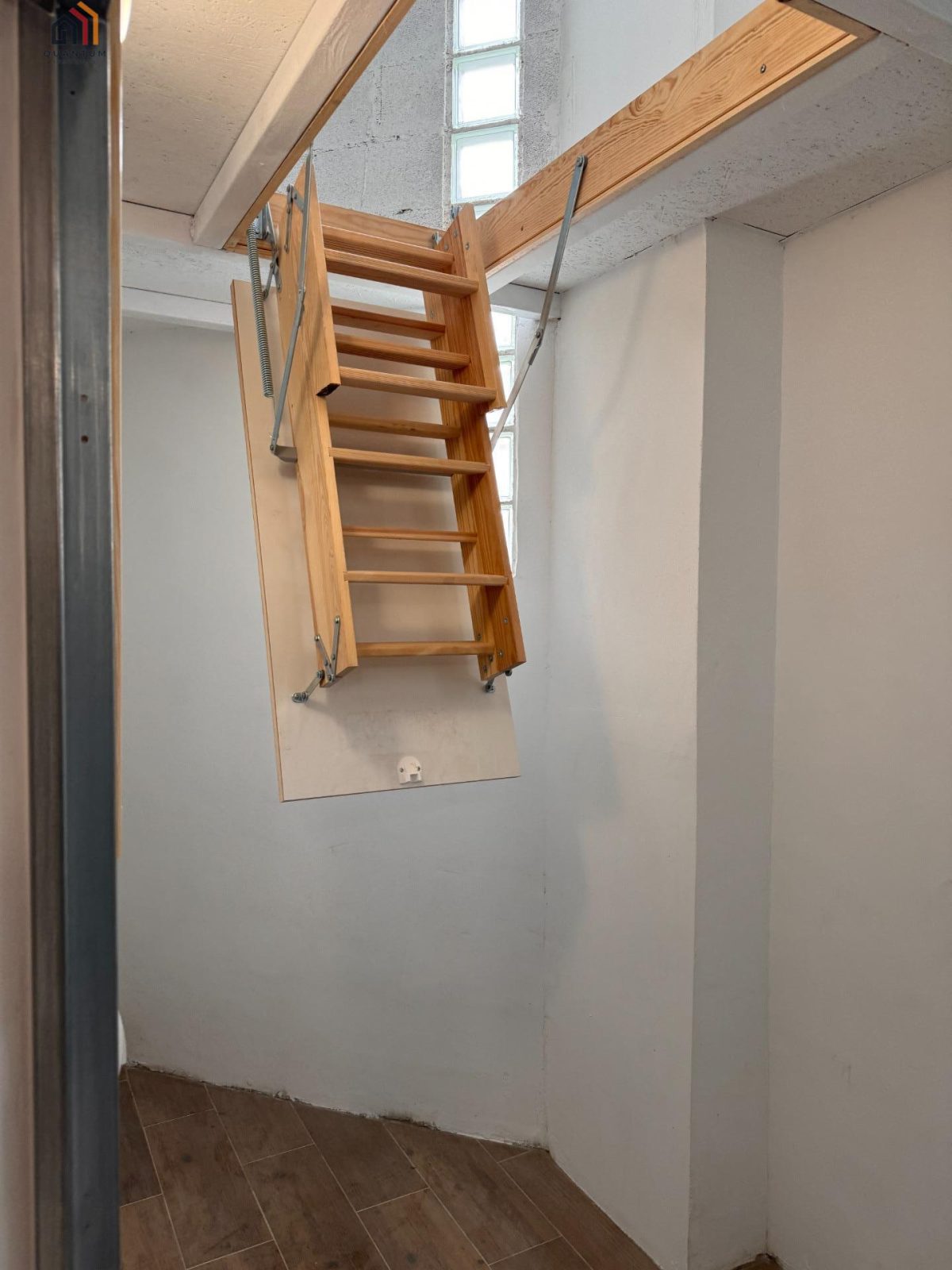 TRASTERO EN VENTA EN BARRIO OLIVER — Foto 9
