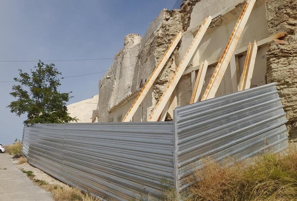 Casa en Urrea de Jalón: Propiedad para Rehabilitación o Demolición — Foto 3