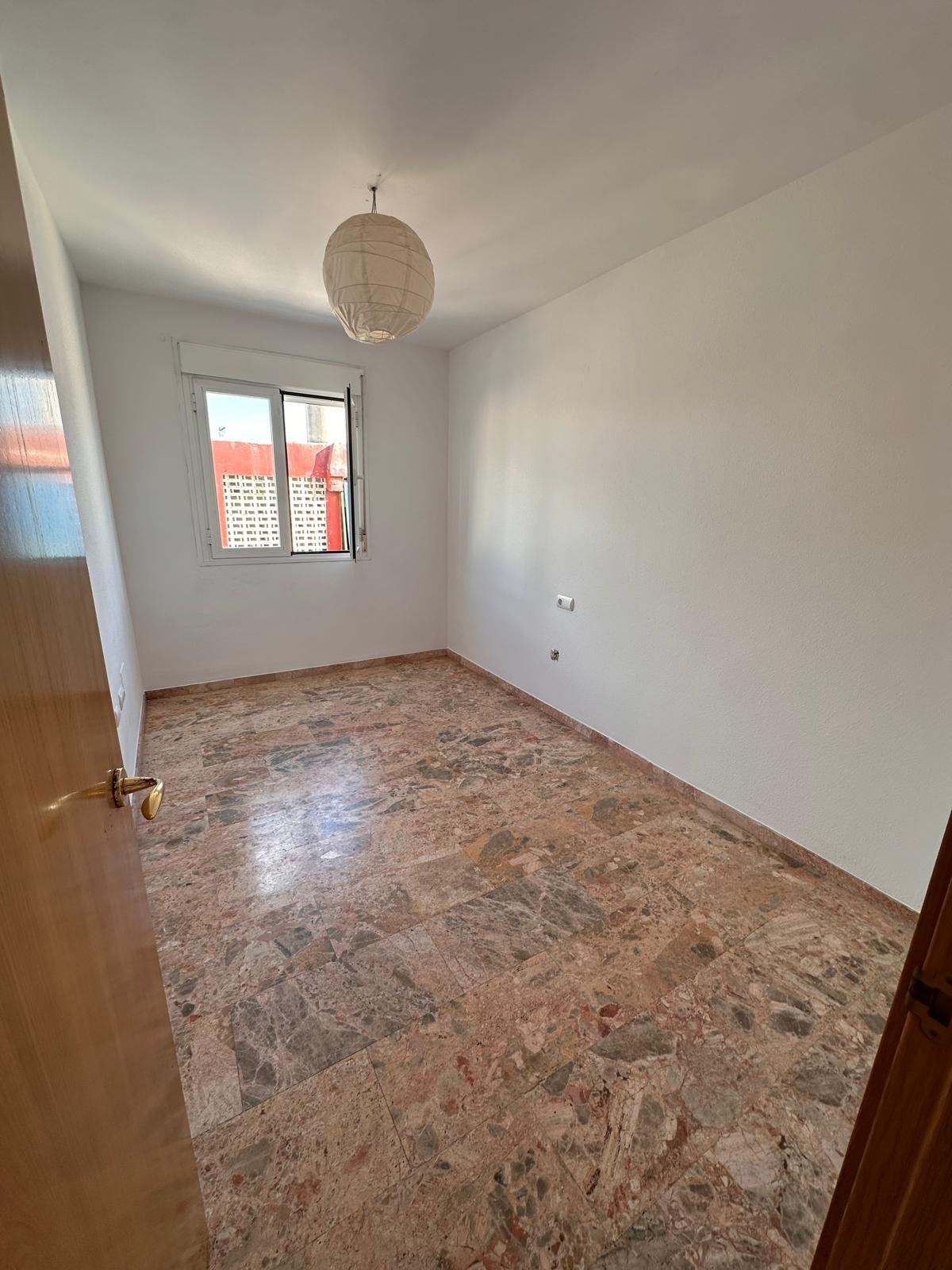 Venta Piso Zona con todos los servicios Garaje incluido — Foto 6