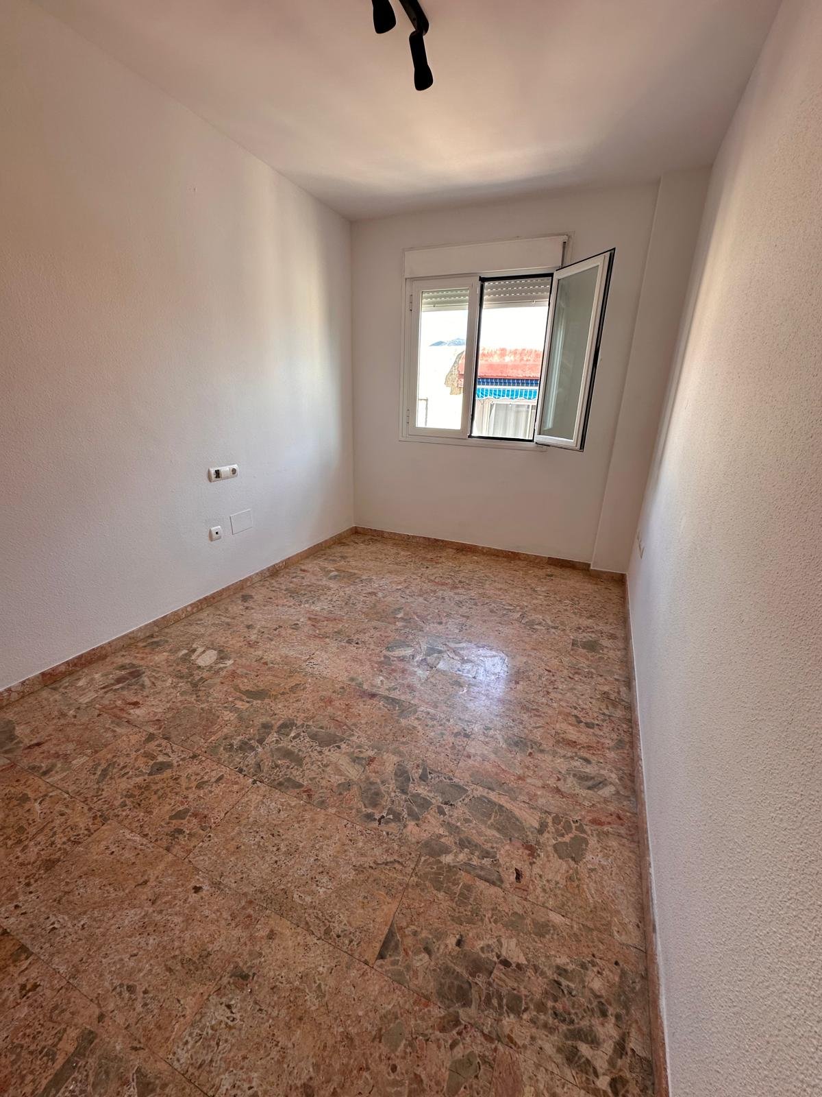 Venta Piso Zona con todos los servicios Garaje incluido — Foto 7