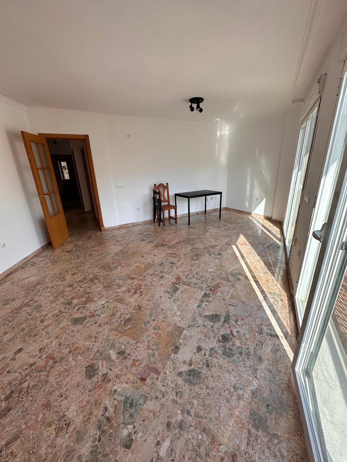 Venta Piso Zona con todos los servicios Garaje incluido — Foto 4