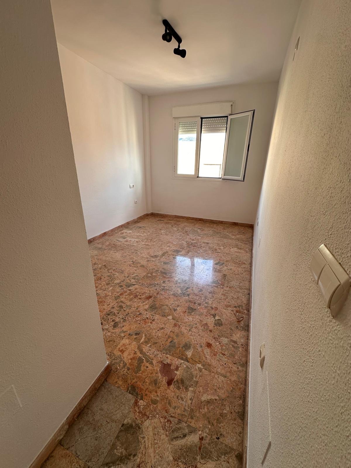 Venta Piso Zona con todos los servicios Garaje incluido — Foto 16